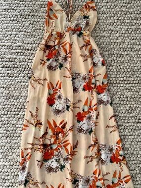 Simplee brand spaghetti strap backless maxi floral dress